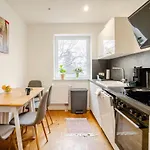 Moderne 100Qm Wohnung Mit Balkon