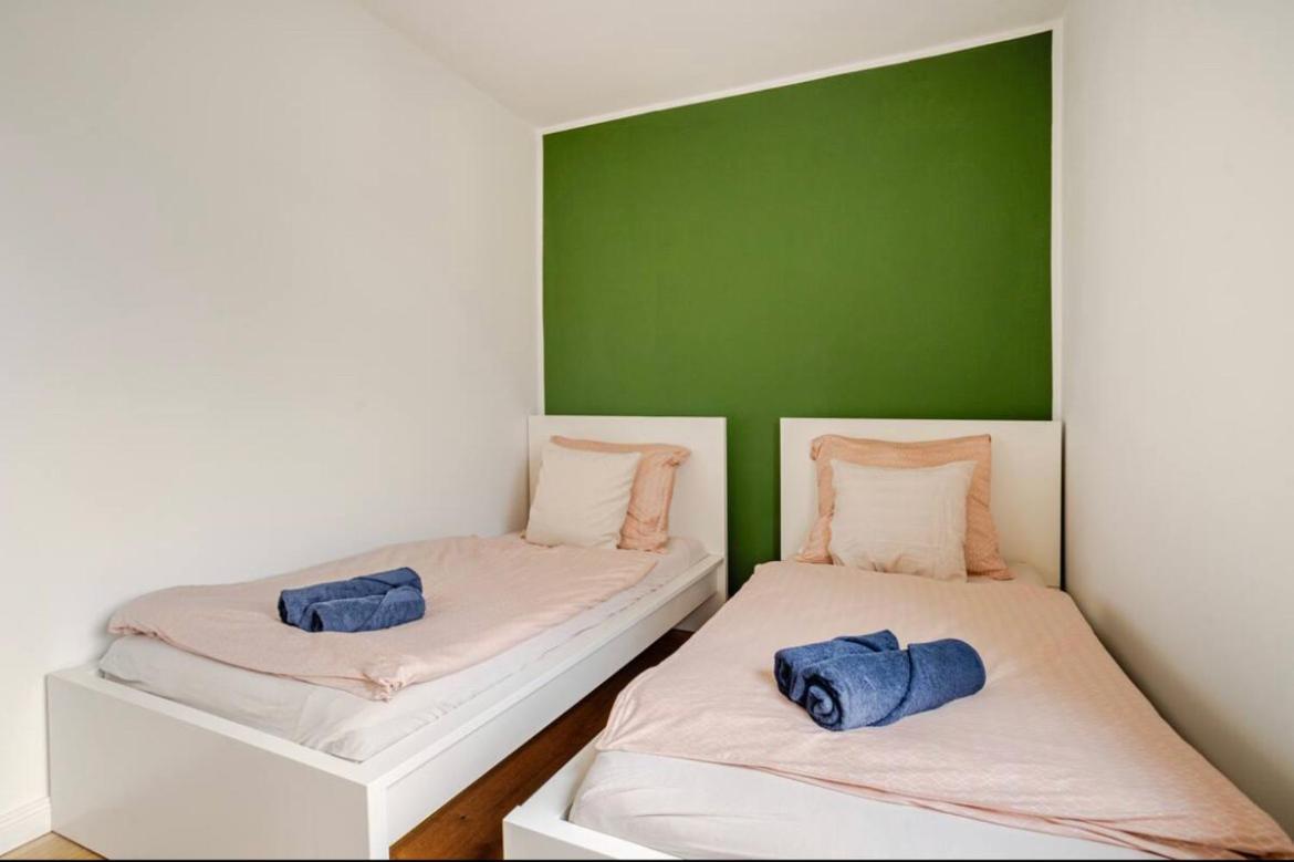 Moderne 100qm Mit Balkon Apartment *